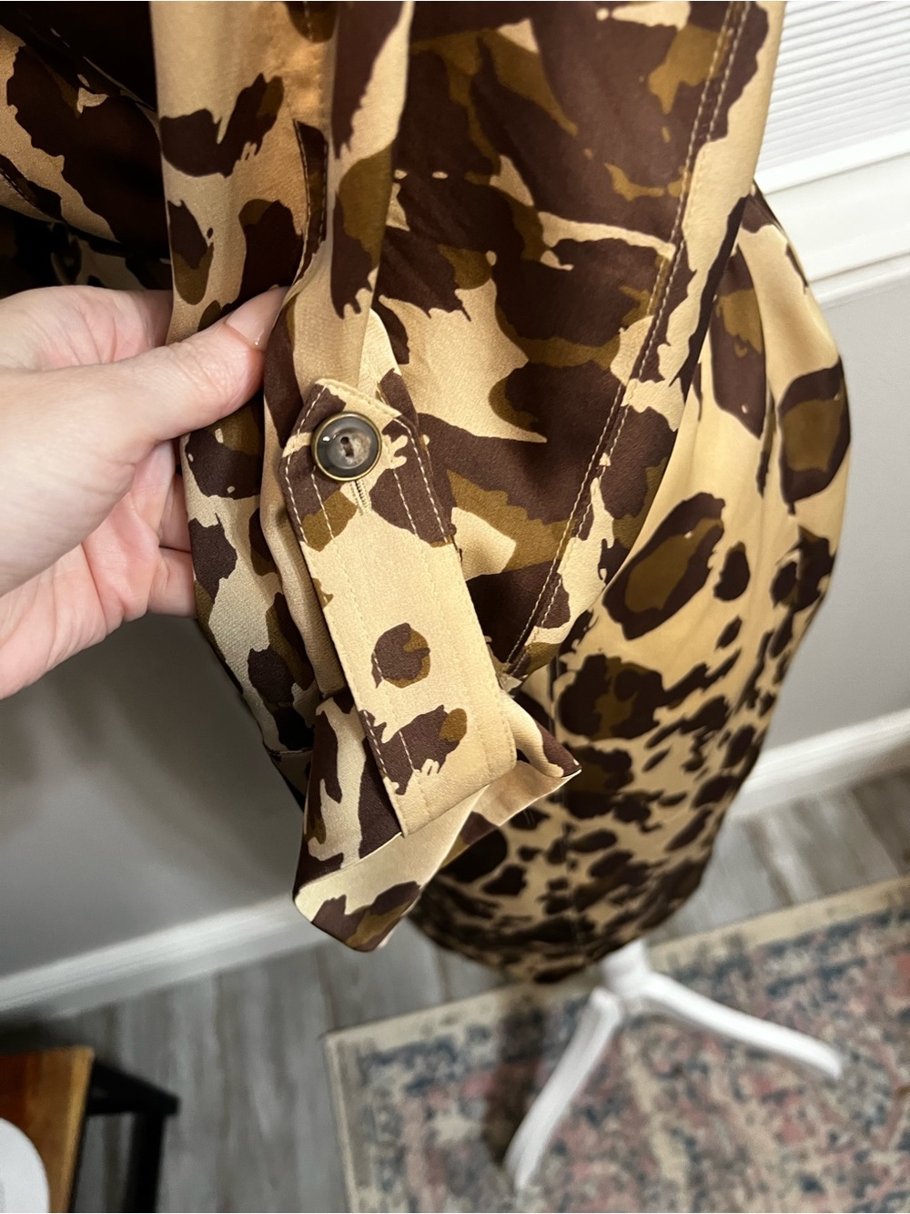 Diane Von Furstenberg DVF Silk 6
Medium Button Down Dress With Belt - Picture 9 of 14